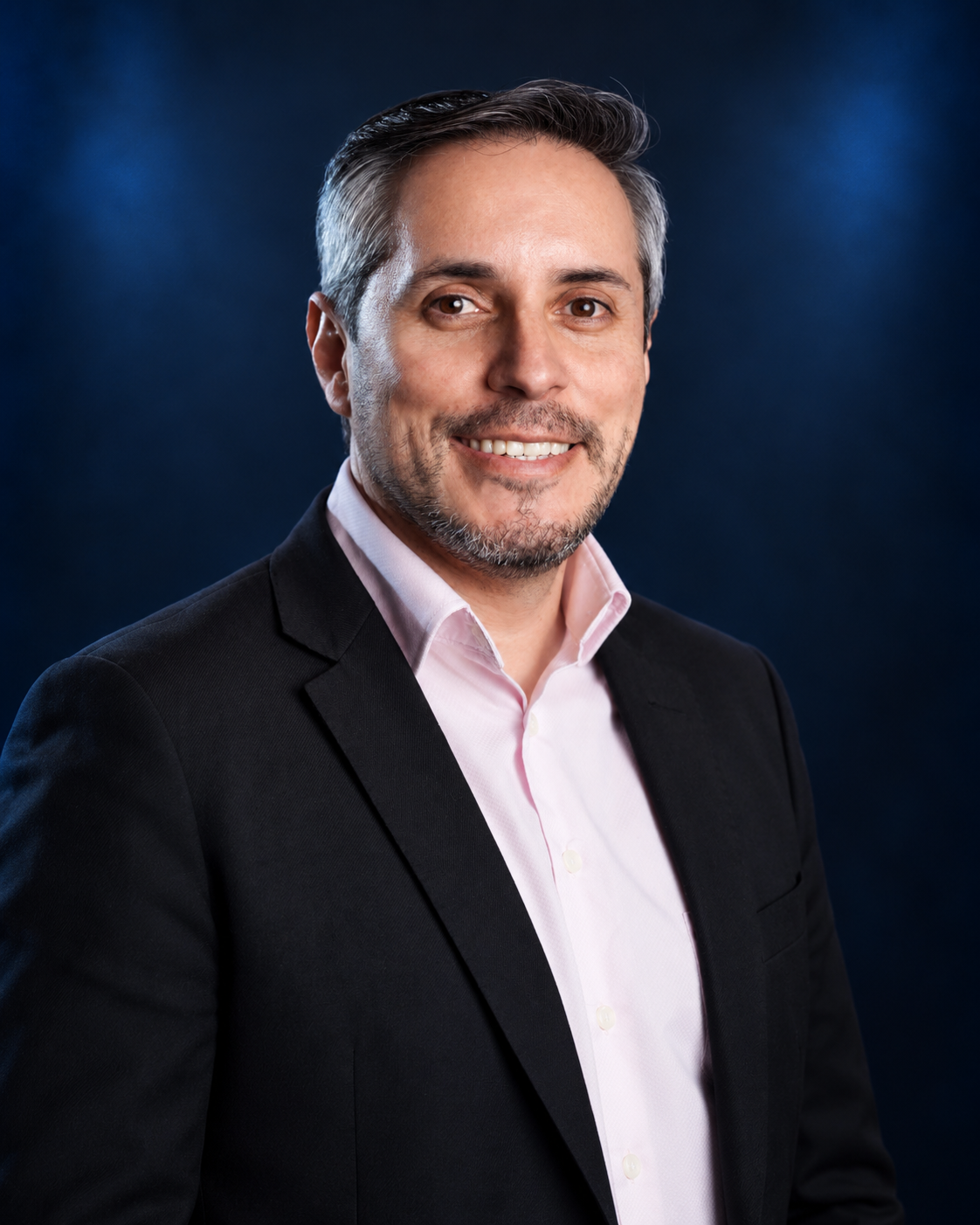 Retrato executivo de Eleazar Villavicencio, anfitrião da imersão